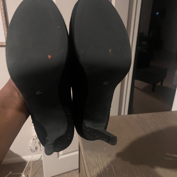 Shoes - Picture 4 of 6